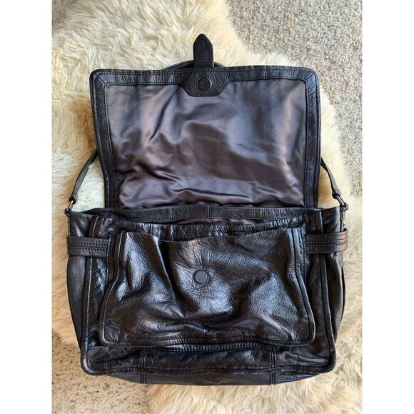 Juicy Couture Leather Zipper Detail Expandable Shoulder Bag Black - Picture 10 of 12